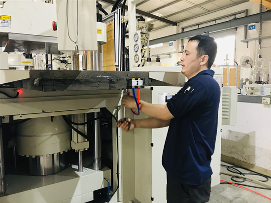 標(biāo)準(zhǔn)注塑機 標(biāo)準(zhǔn)注塑機