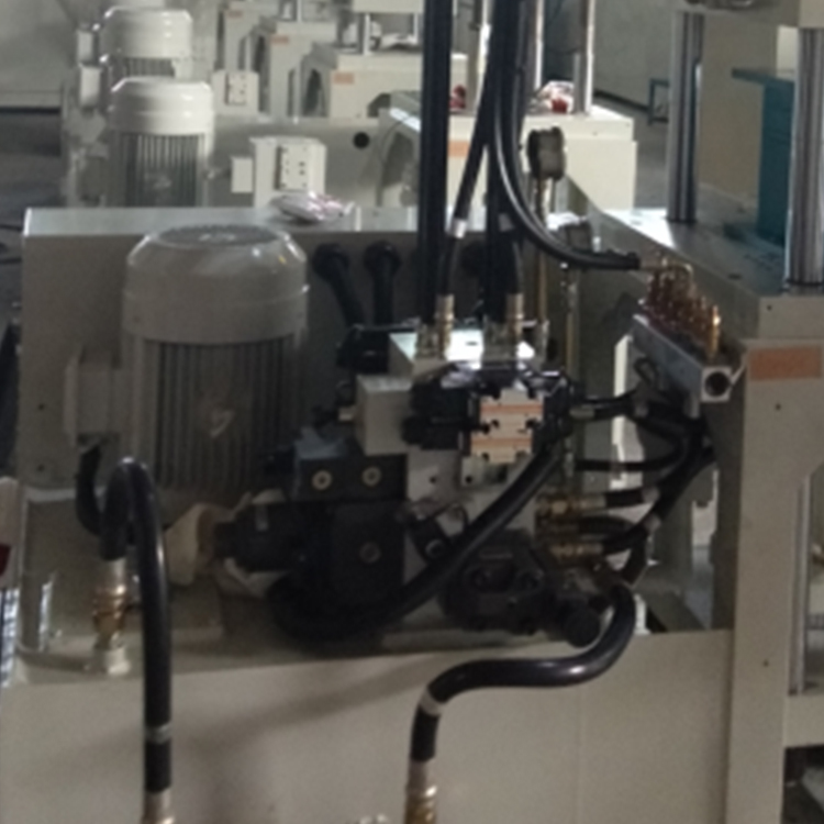 立式注塑機(jī)電機(jī) 立式注塑機(jī)電機(jī)